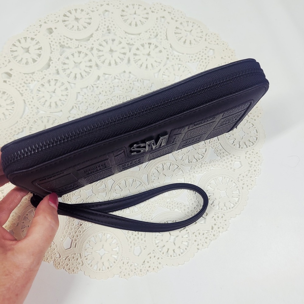 Steve Madden Black Embossed Women's Zip-Around Wristlet Wallet Wrist Strap - Picture 3 of 7
